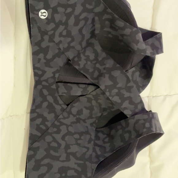 Lululemon Energy Bra – Black Camo, Medium Support - Picture 5 of 7